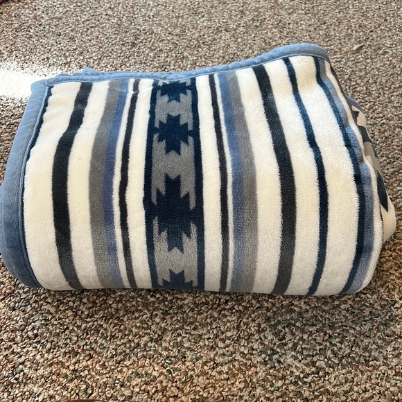 Better Homes And Gardens Other - Better homes and gardens throw blanket